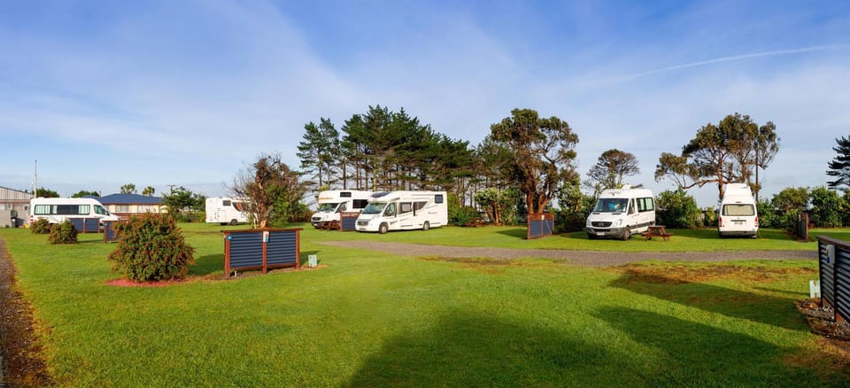 Property building, Garden view, Parking
