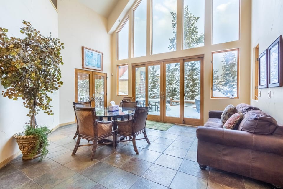213 County Road 1041 : 3 600 House in Frisco