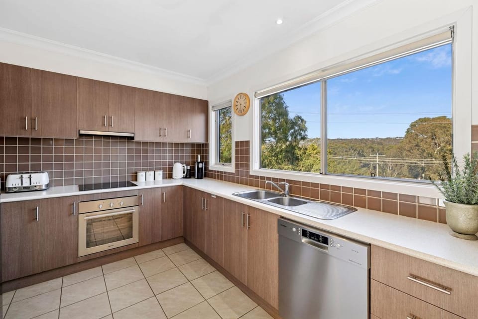 Bush and Beach Getaway House in Anglesea