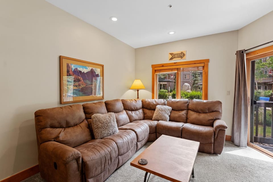 Day, View (from property/room), Living room, Seating area, furniture