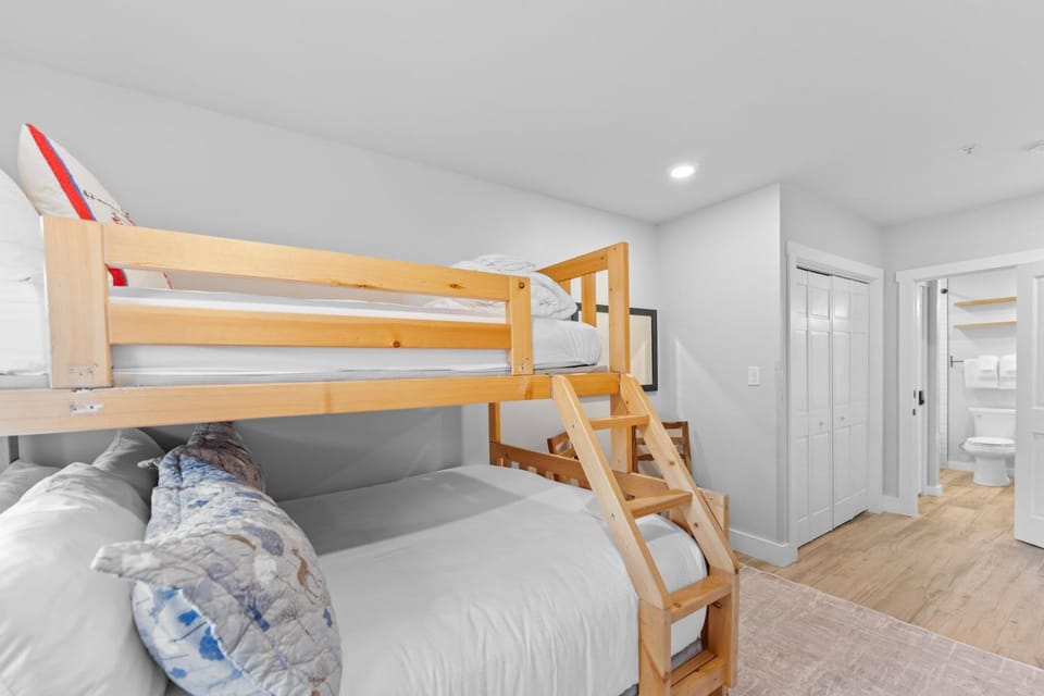 Bathroom, Bedroom, bunk bed, furniture, wardrobe