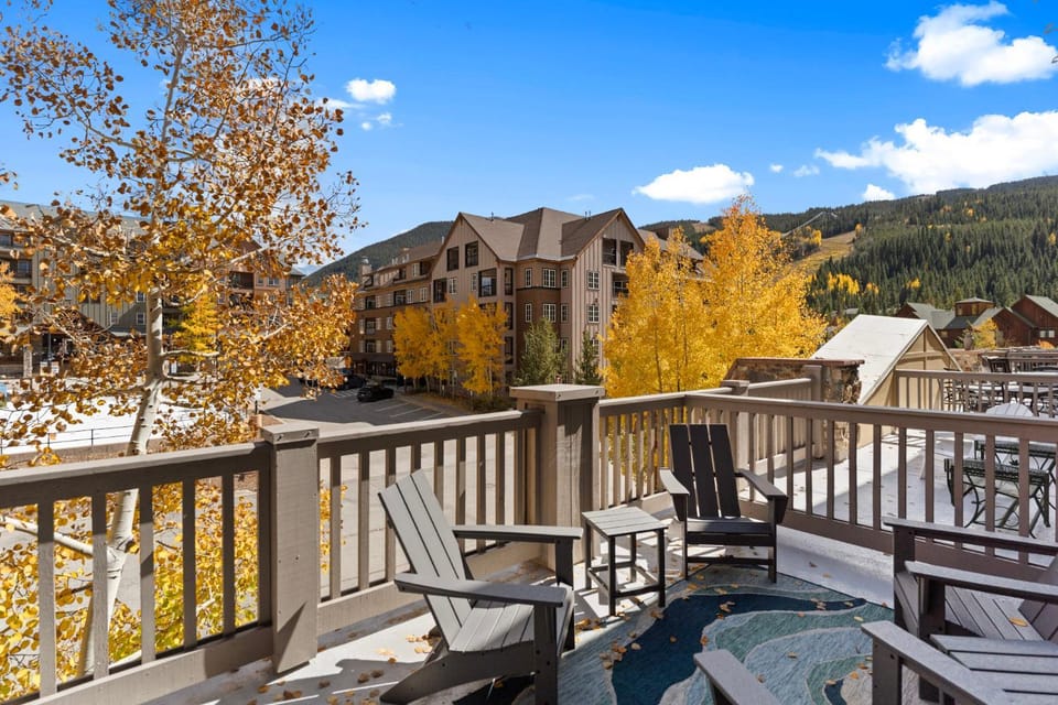 Day, Balcony/Terrace, Seating area, Autumn, Mountain view, furniture