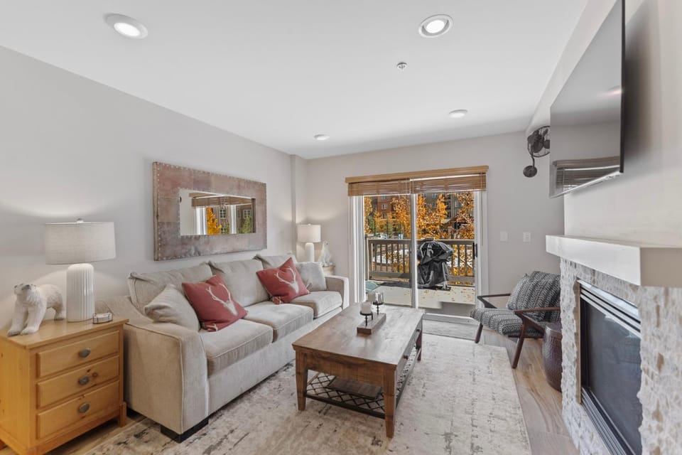 Day, TV and multimedia, Balcony/Terrace, Living room, Autumn, fireplace, furniture