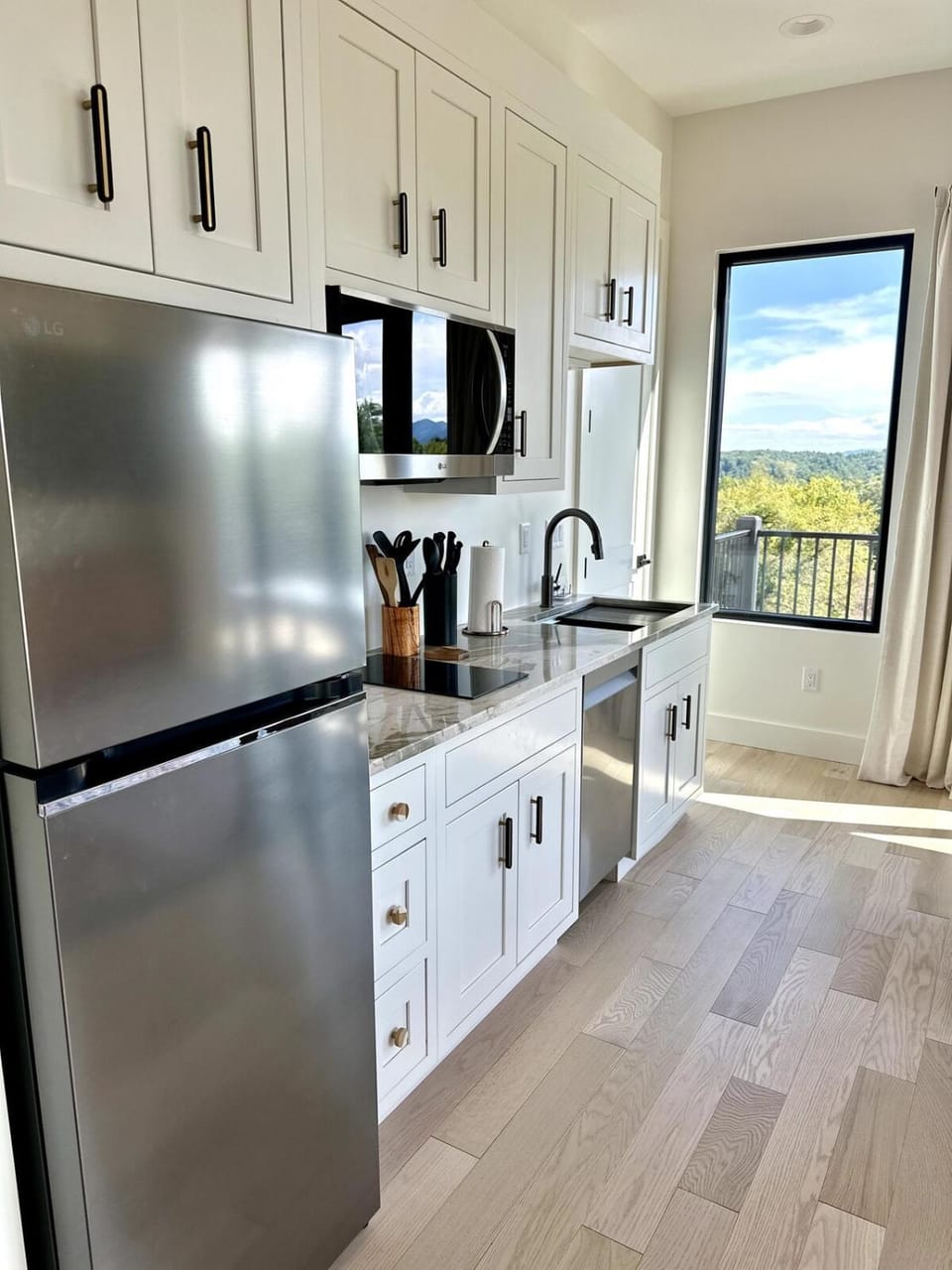 Penthouse West - Mountain Views Apartment in Asheville