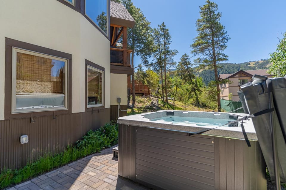 27 Rasor Court House in Keystone