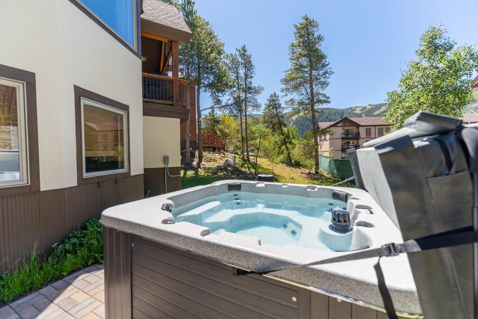27 Rasor Court House in Keystone