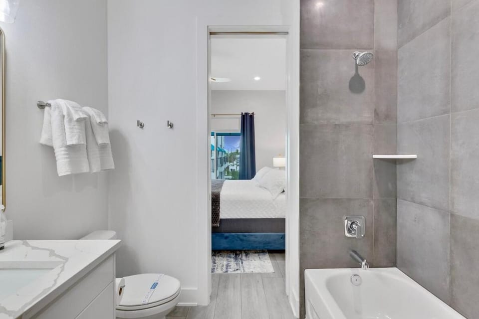 Madeira Luxe Retreat Apartment in Redington Beach