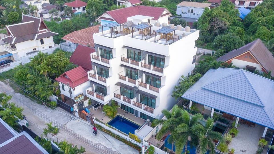 Facade/entrance, Pool view