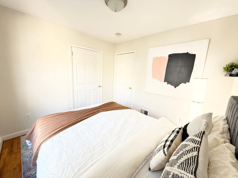 Bed, Photo of the whole room, Bedroom, wardrobe