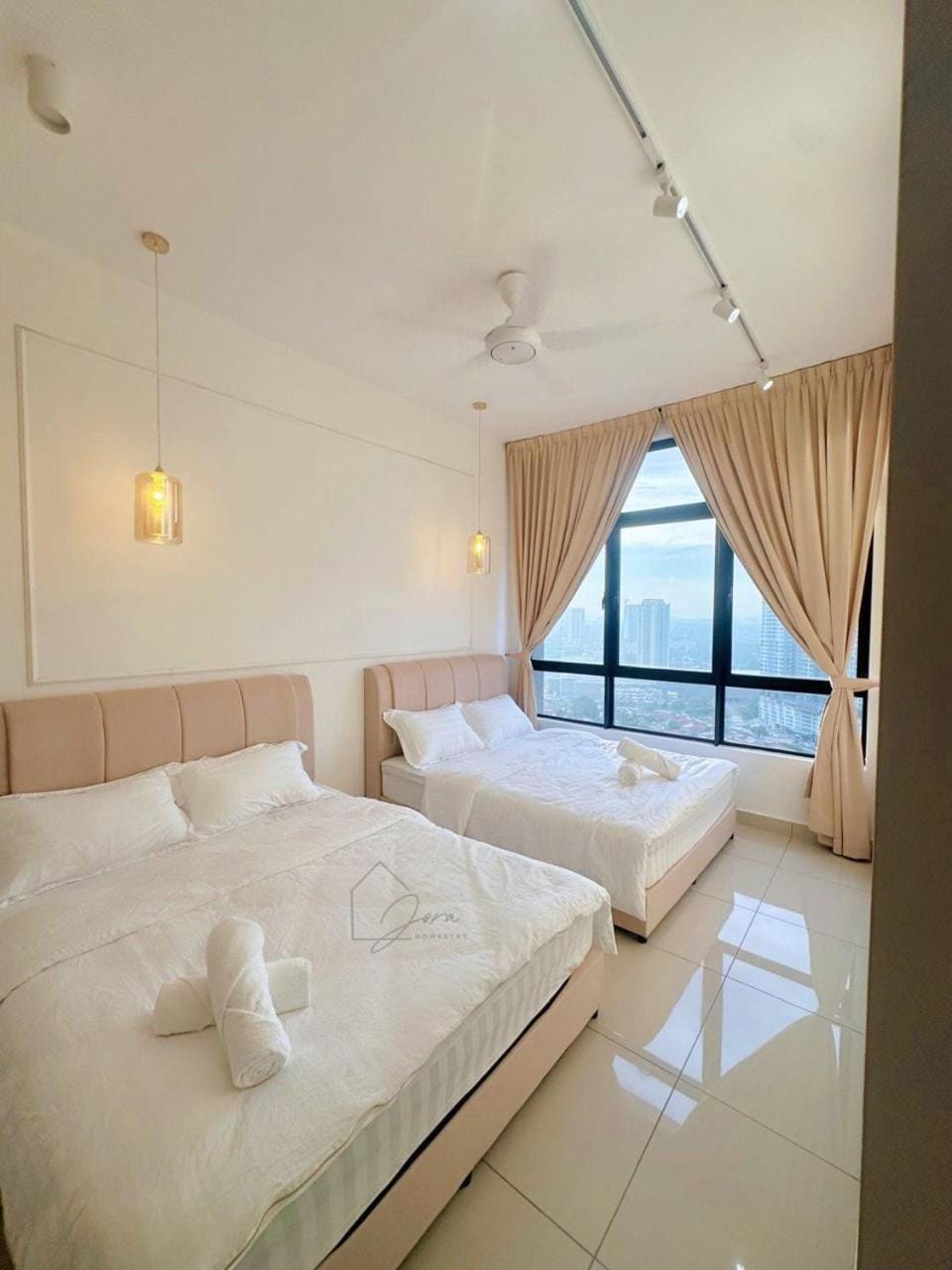 Bed, Photo of the whole room, Bedroom, towels