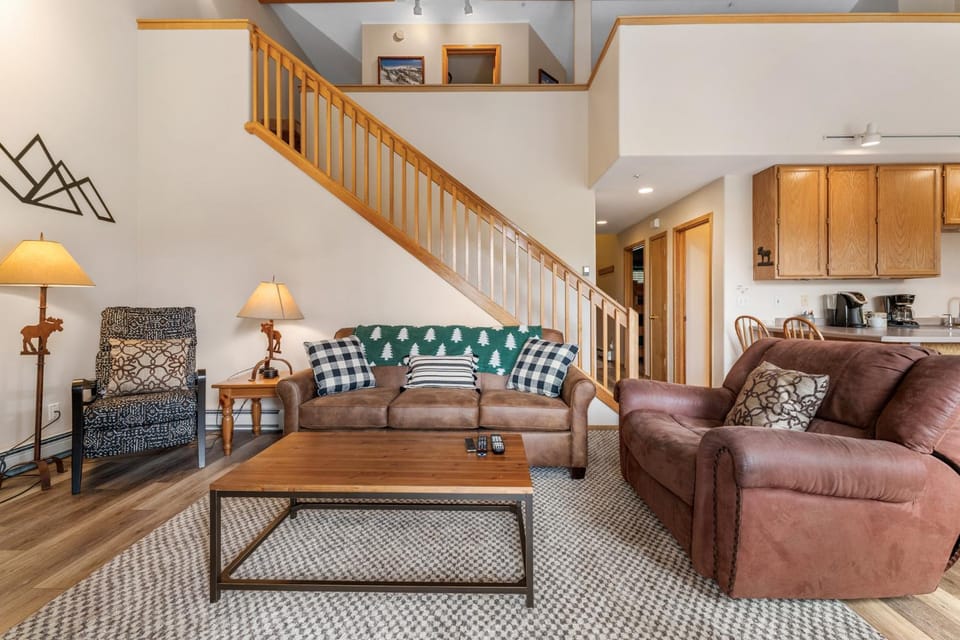 Day, Living room, Seating area, furniture