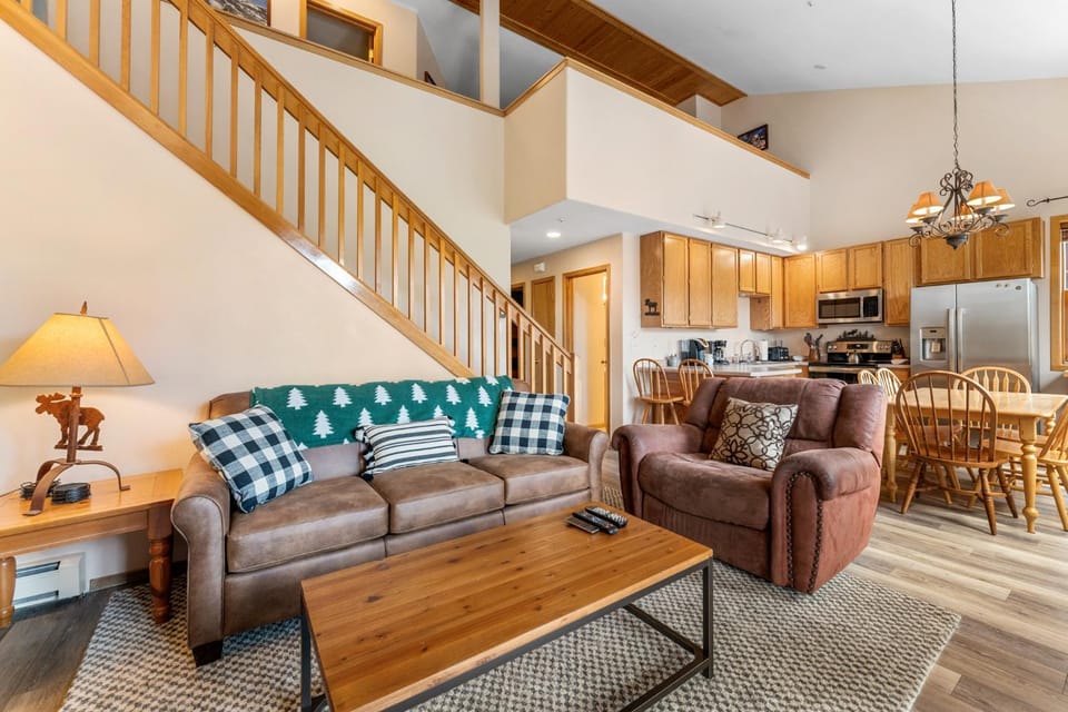 Day, Kitchen or kitchenette, Living room, Seating area, Dining area, furniture