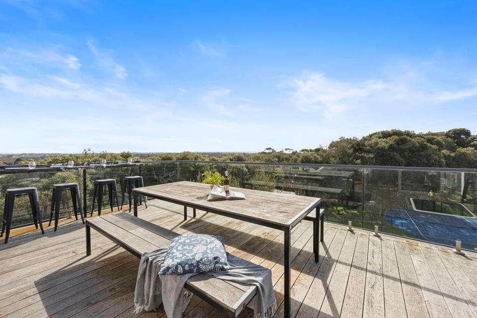 View (from property/room), Balcony/Terrace, Dining area
