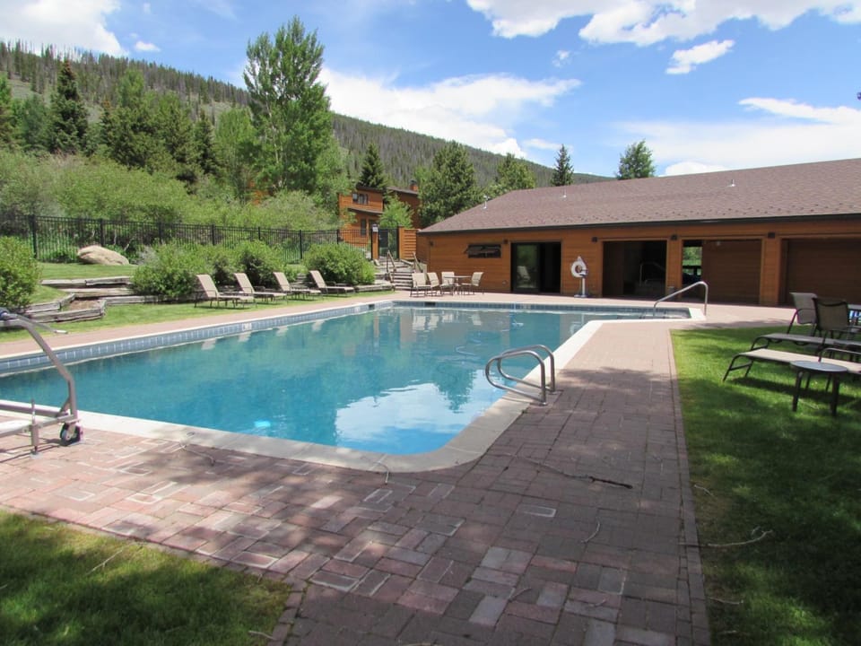 Tennis Townhomes #1340: 2 Apartment in Keystone
