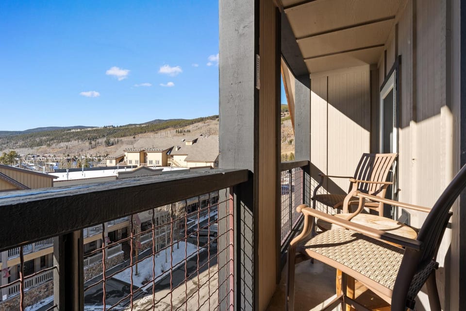 Day, Balcony/Terrace, Seating area, Mountain view