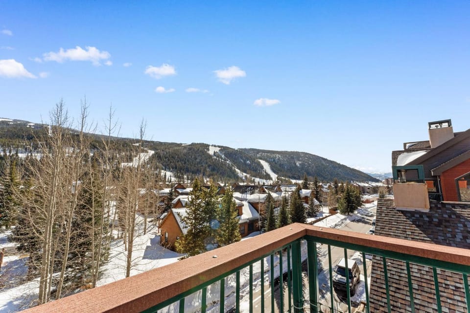 Day, Neighbourhood, Natural landscape, Winter, Skiing, View (from property/room), Mountain view