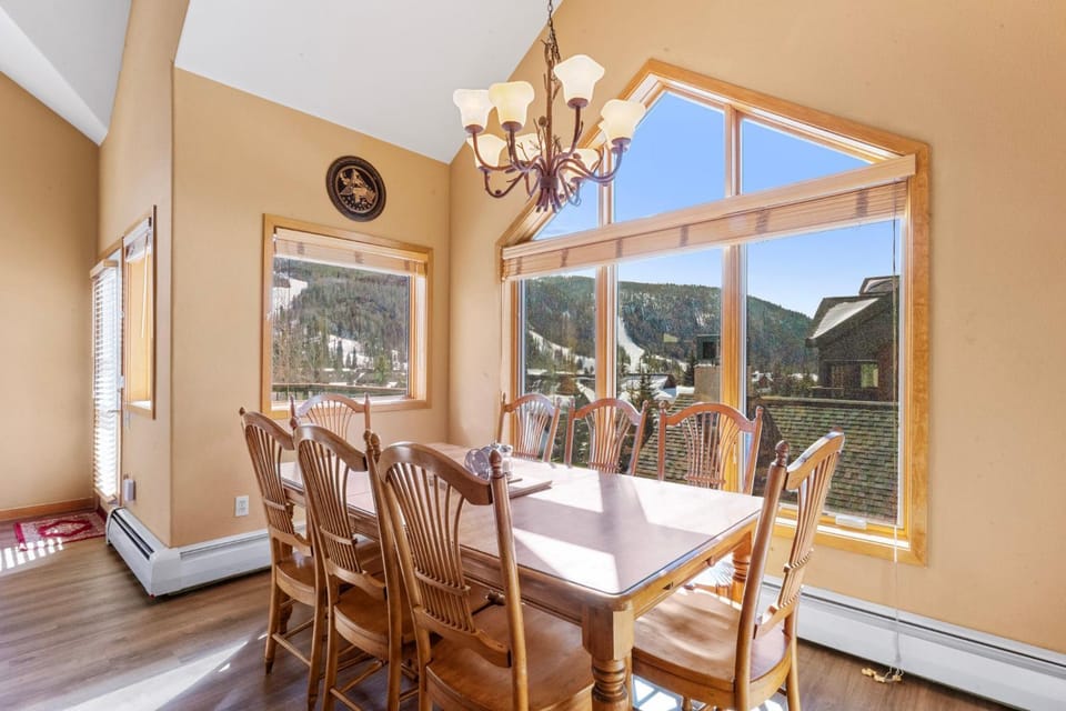 Day, Winter, Dining area, Mountain view, furniture, heating