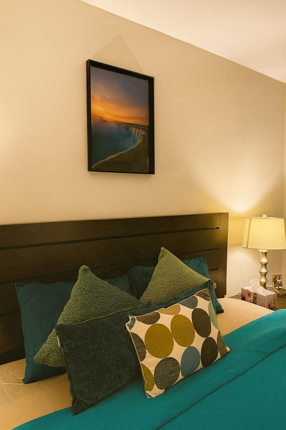 Bed, Living room, Photo of the whole room, Seating area, Bedroom