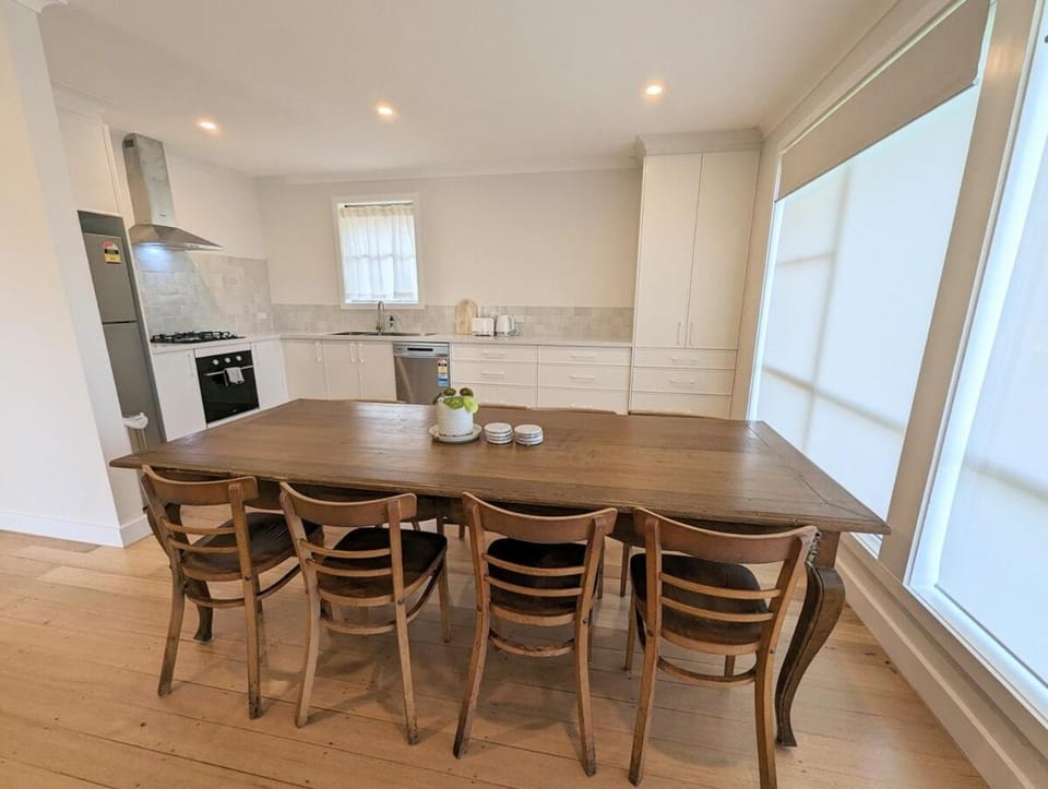 Newly renovated 4 mins from beach and main street House in Mornington