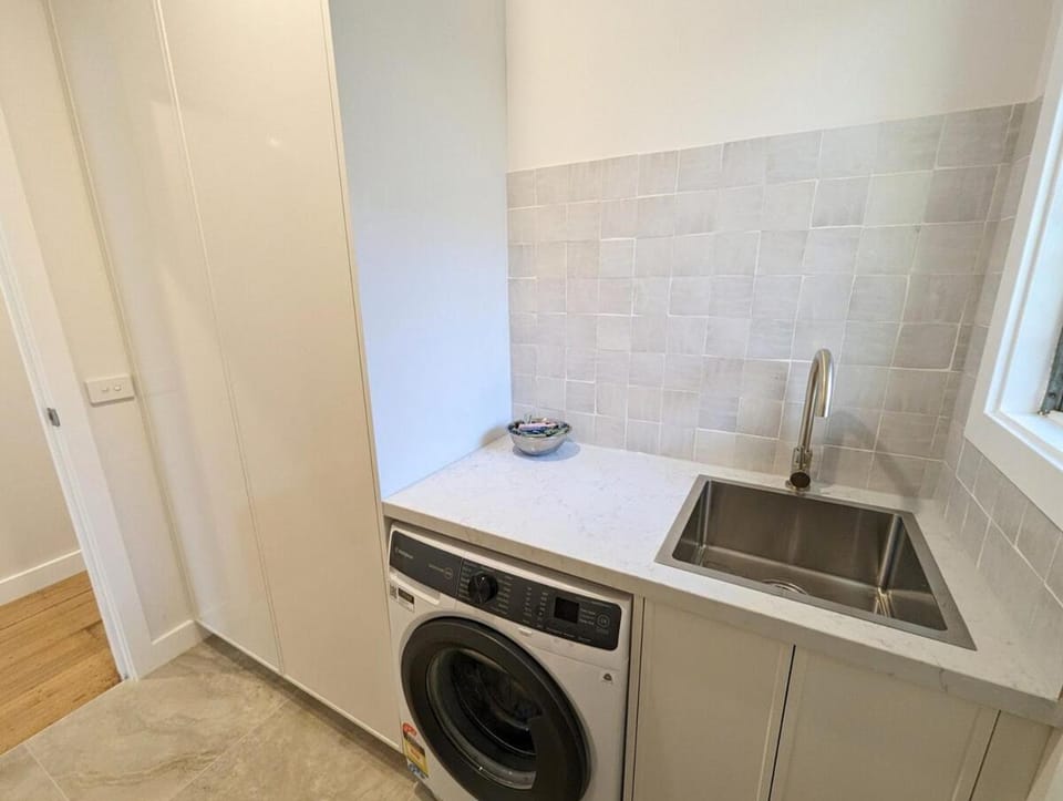 Newly renovated 4 mins from beach and main street House in Mornington