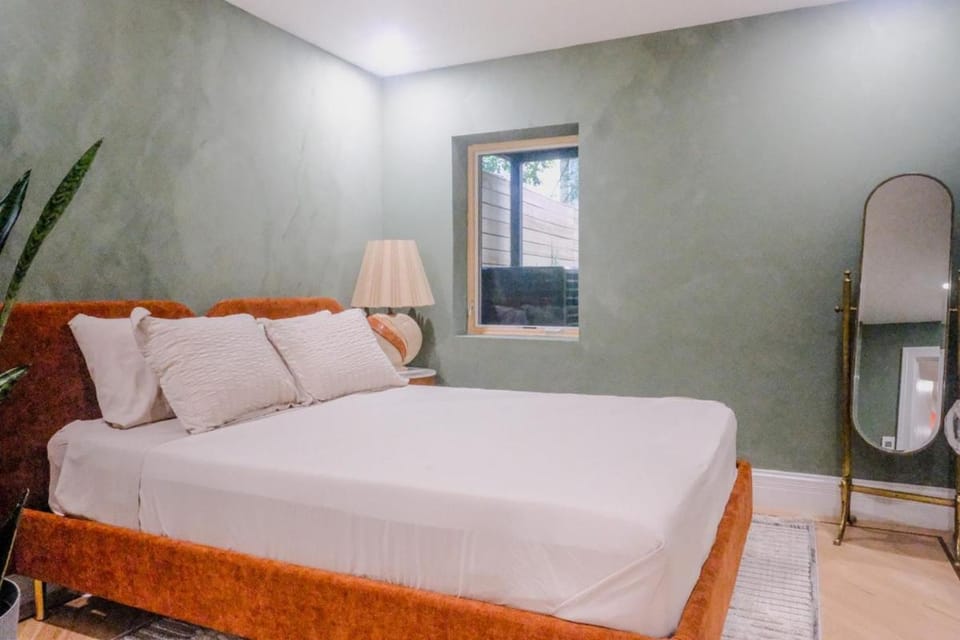 Charming Garden Lvl Brownstone Villa in Bedford-Stuyvesant