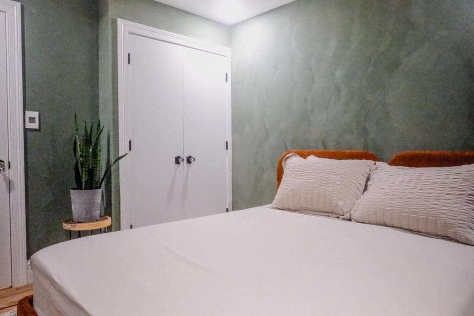 Charming Garden Lvl Brownstone Villa in Bedford-Stuyvesant