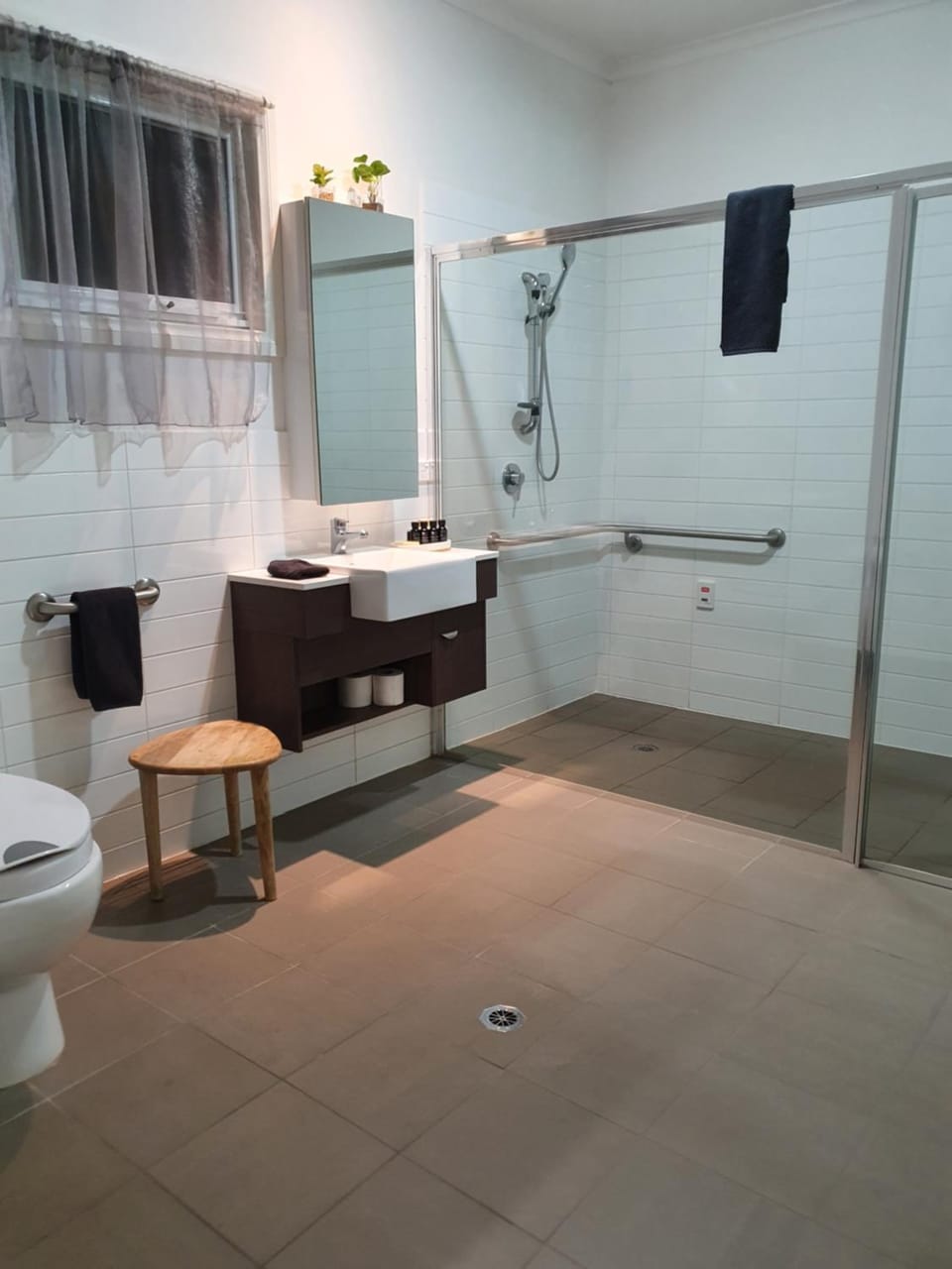 L'Barza Lovely 3BR Serviced Townhouse near Lake Apartment in Shepparton
