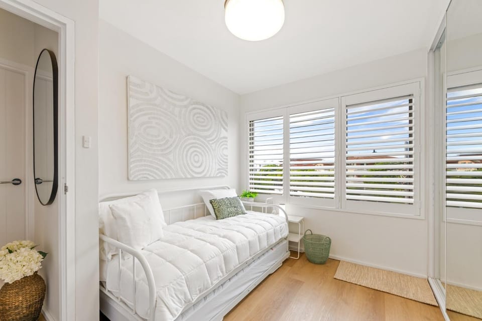 Convenience Meets Coastal Living with Parking Apartment in Sydney