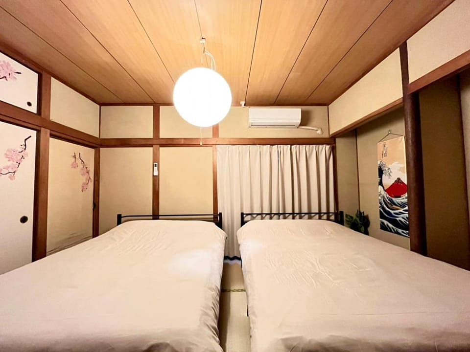 Bed, Photo of the whole room, Bedroom, air conditioner