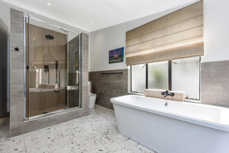 Cosy Home close to Sandton House in Sandton