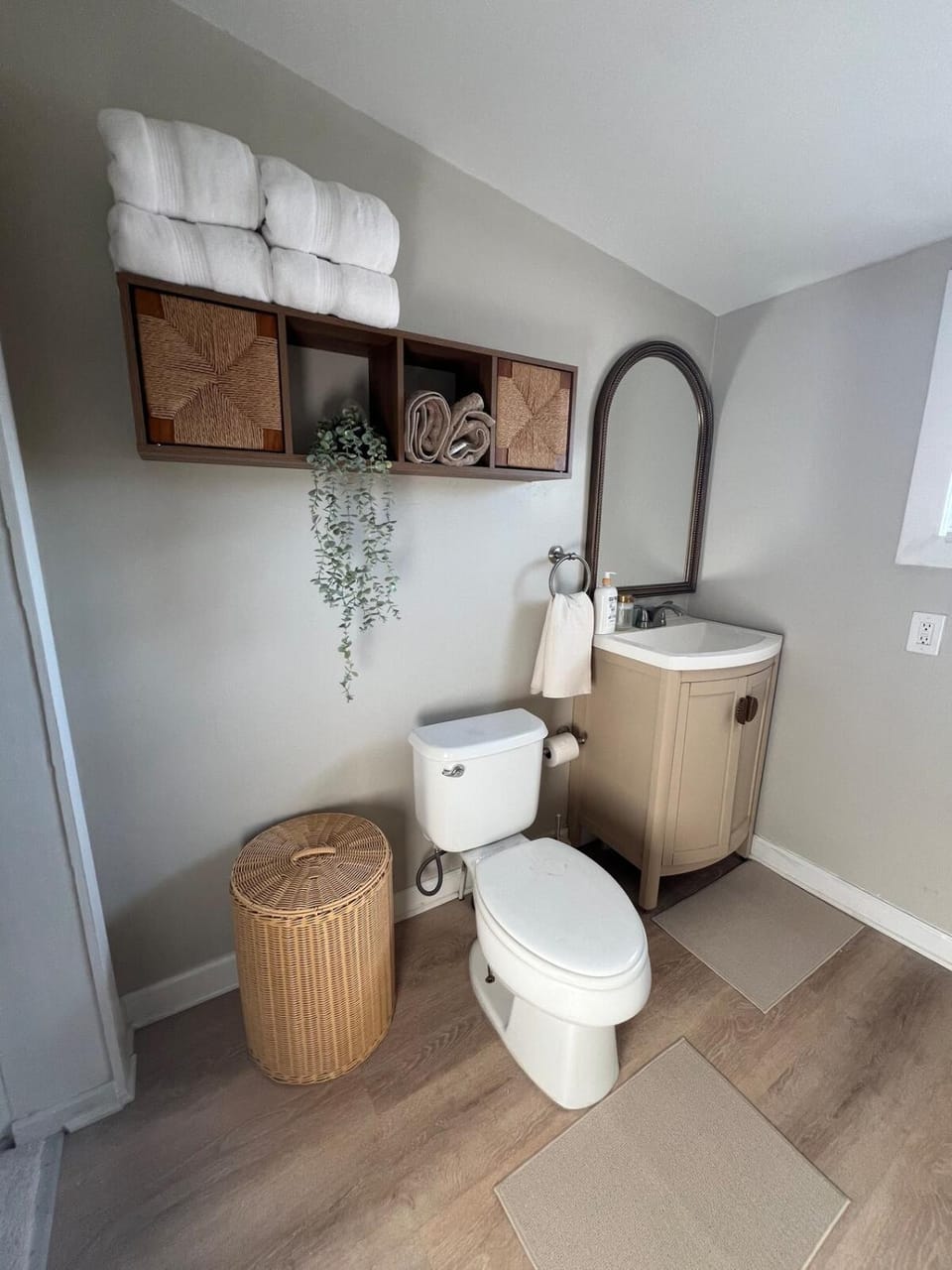 Toilet, Bathroom, towels