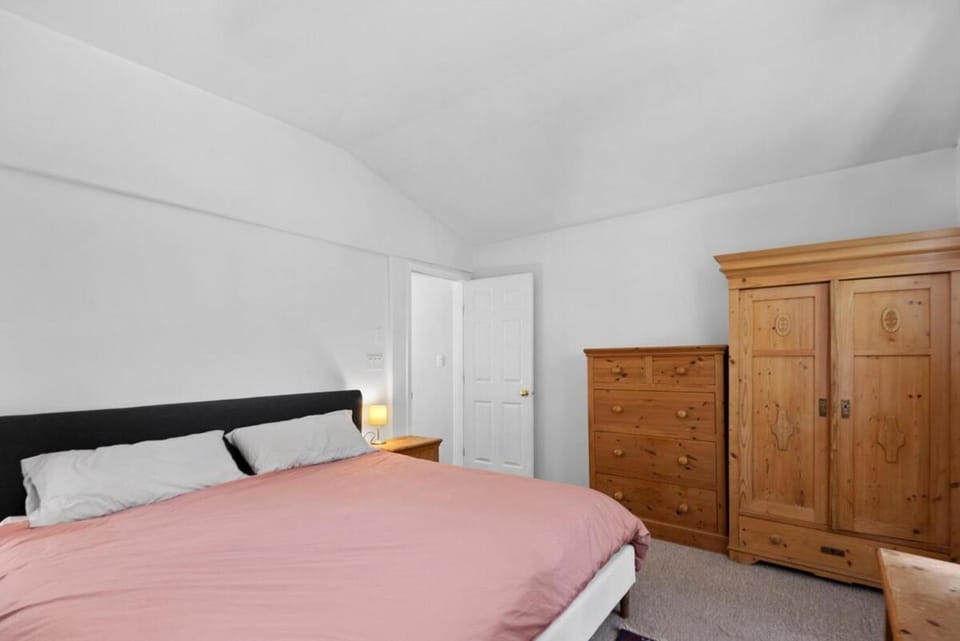 Pet friendly Family home in Shawnigan Lake House in Shawnigan Lake