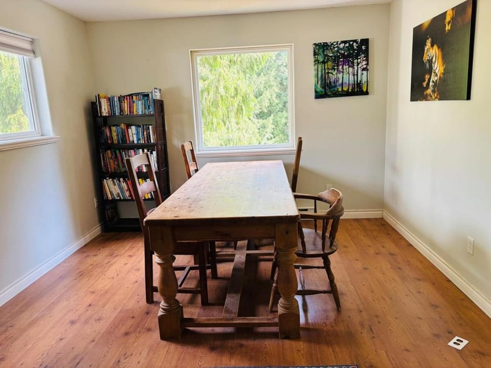 Pet friendly Family home in Shawnigan Lake House in Shawnigan Lake