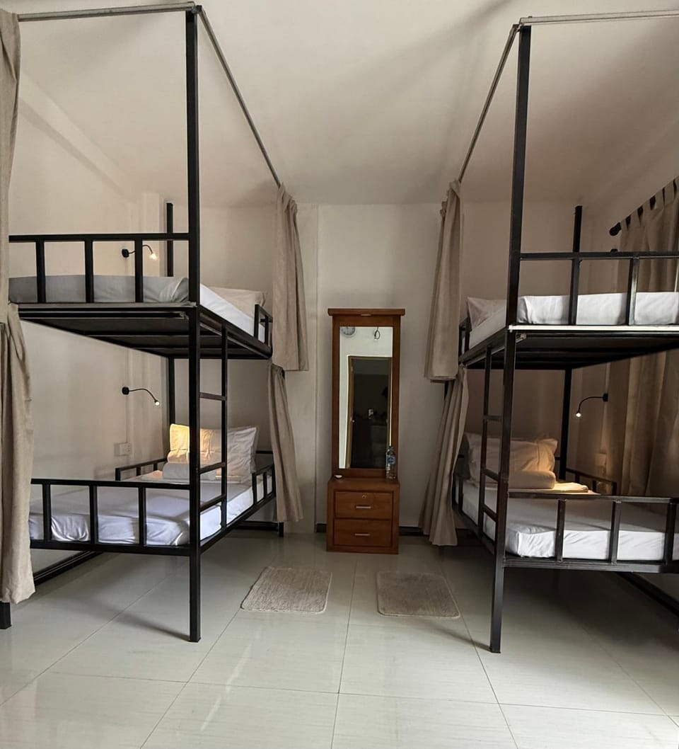Bed, bunk bed, towels