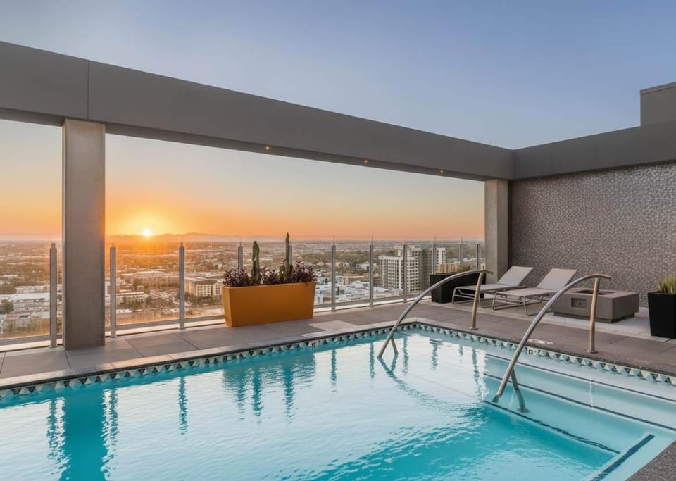 Boulevard Stays Highrise STU Sky Pool Parking Gym 22 Apartment in Phoenix