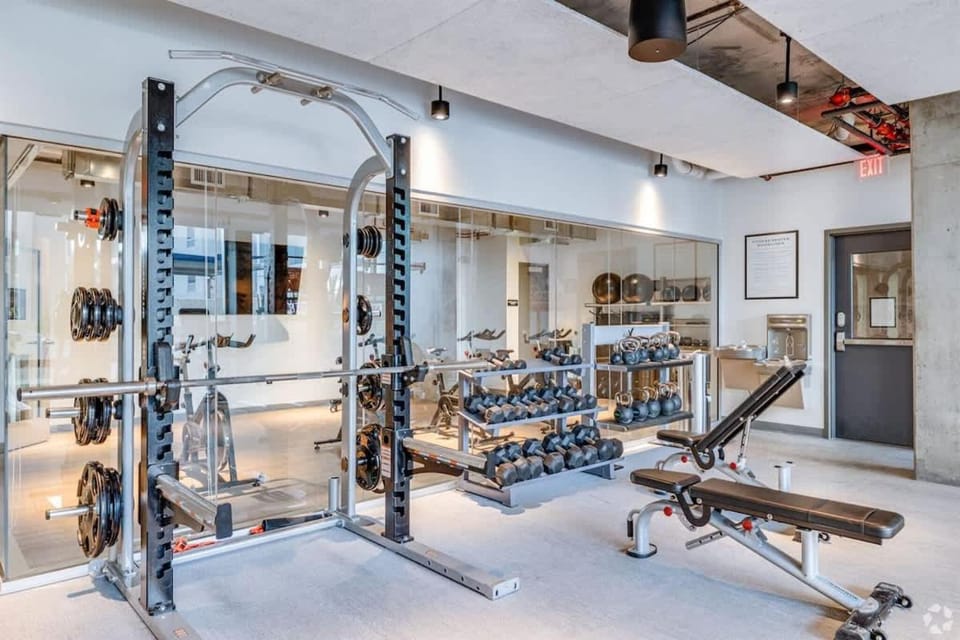 Boulevard Stays Highrise STU Sky Pool Parking Gym 26 Apartment in Phoenix