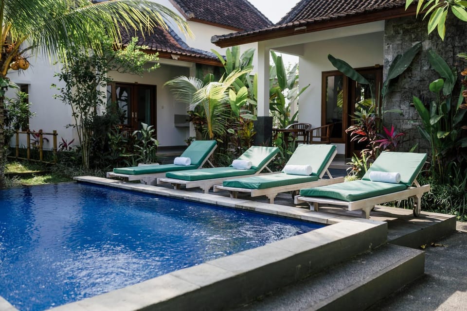 Property building, Patio, Day, Garden, Balcony/Terrace, Garden view, Pool view, Swimming pool, Swimming pool, sunbed