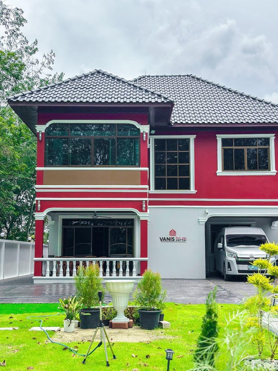 Vanis Pool Villa Hatyai Villa in Thailand