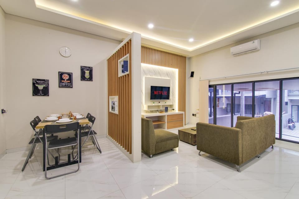 Living room, Dining area