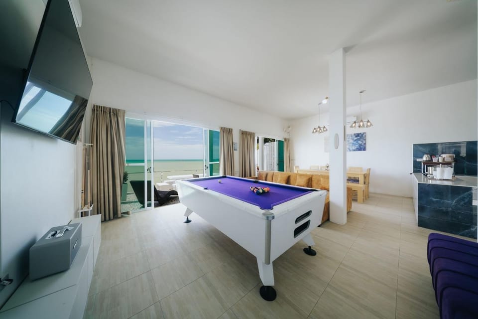 Communal lounge/ TV room, Billiard, TV and multimedia, Sea view, Entertainment, air conditioner