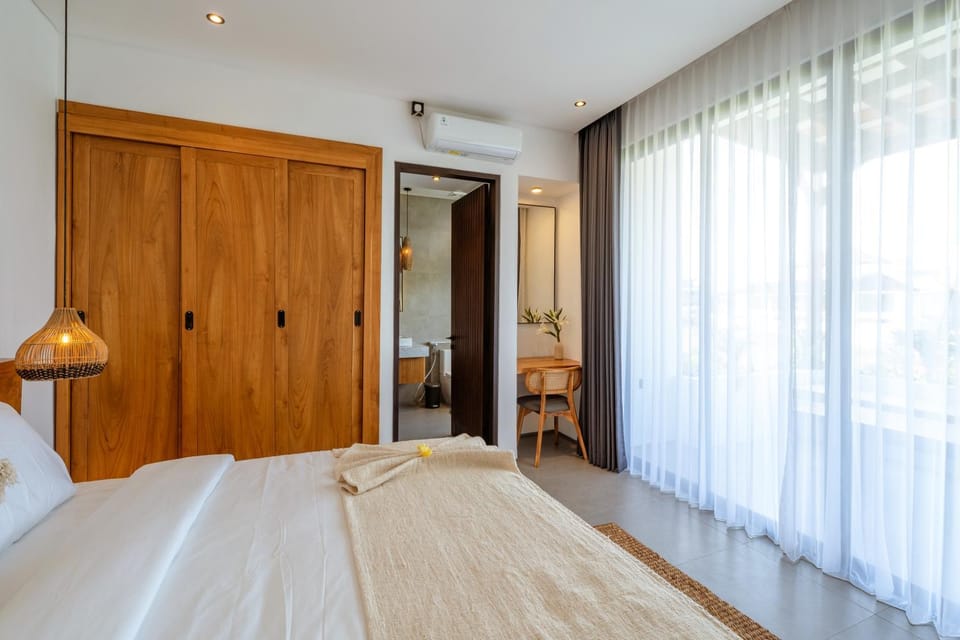 Bed, Bedroom, wardrobe, air conditioner