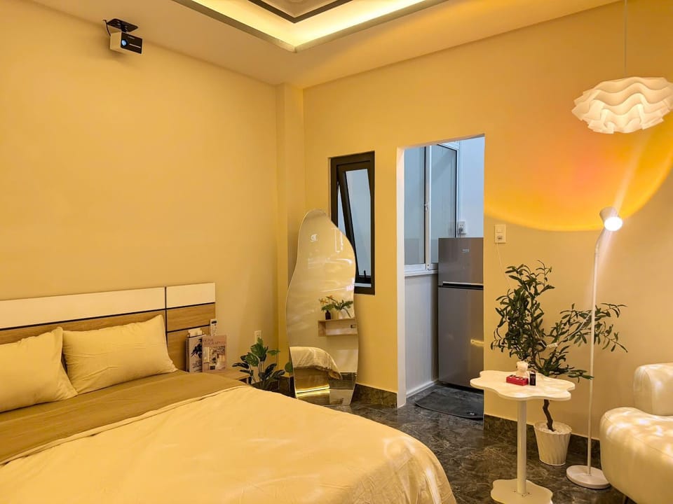 Bed, Living room, Photo of the whole room, Seating area, Bedroom, hair dresser