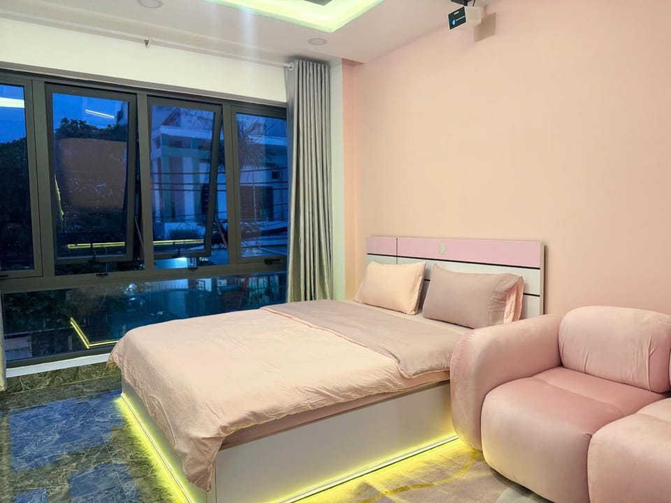 Living room, Photo of the whole room, Seating area, Bedroom