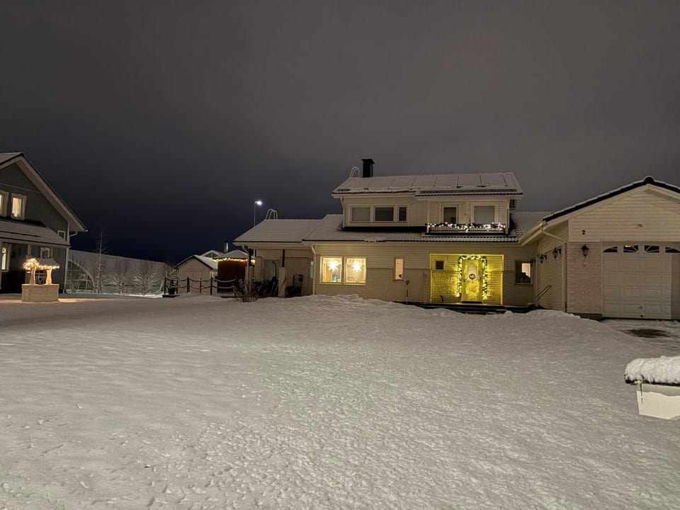 Property building, Facade/entrance, Winter