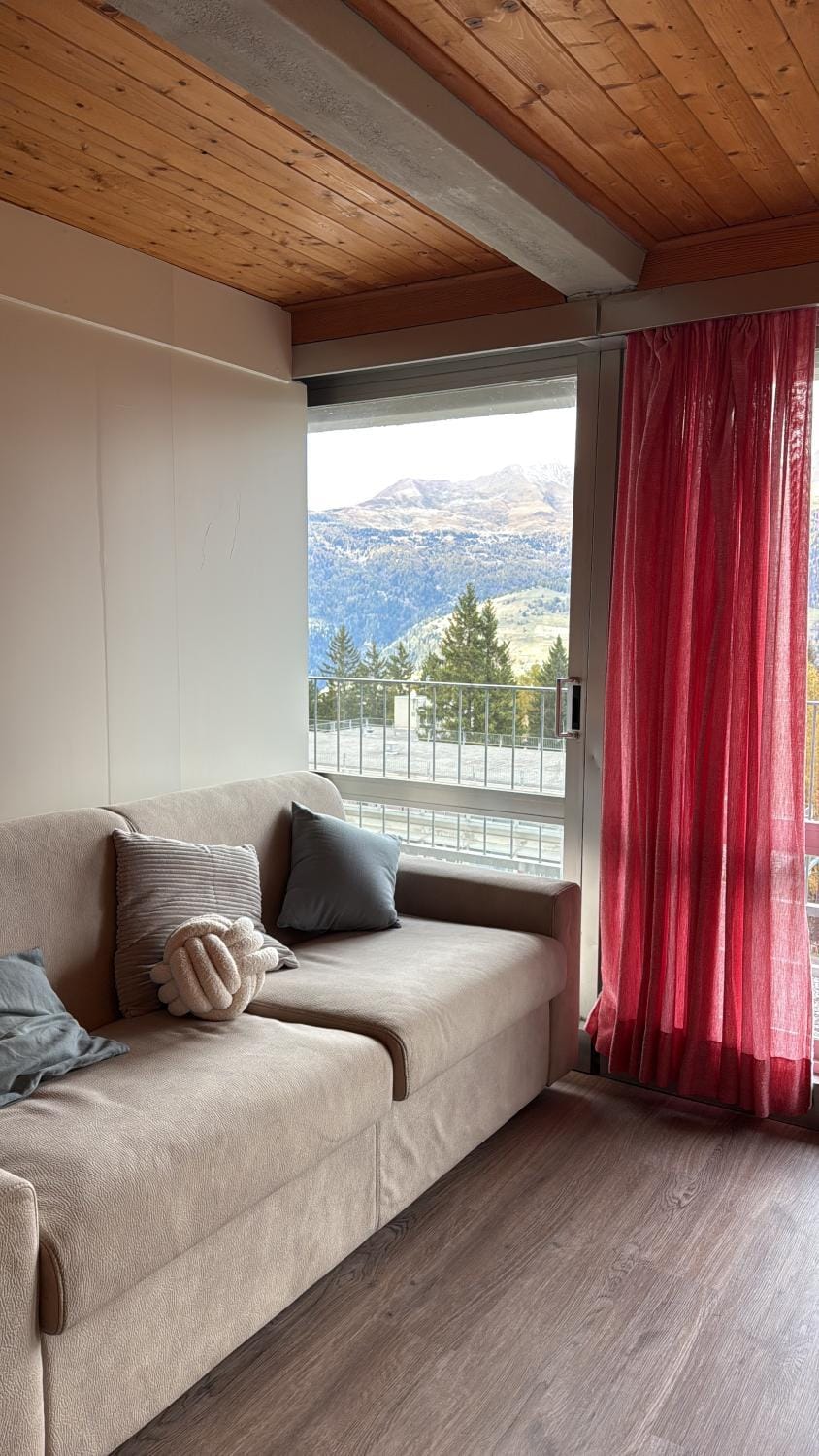 Living room, Mountain view