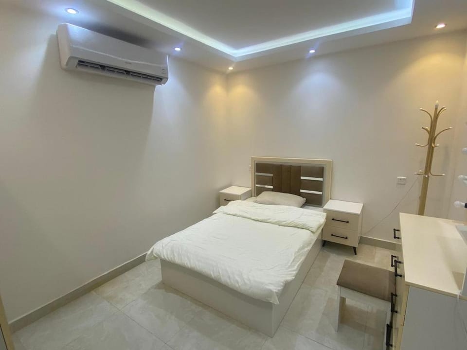 شقة راقية 3 غرف نوم وصالة ومطبخ وحمامين حي باقدو a1 Apartment in Medina
