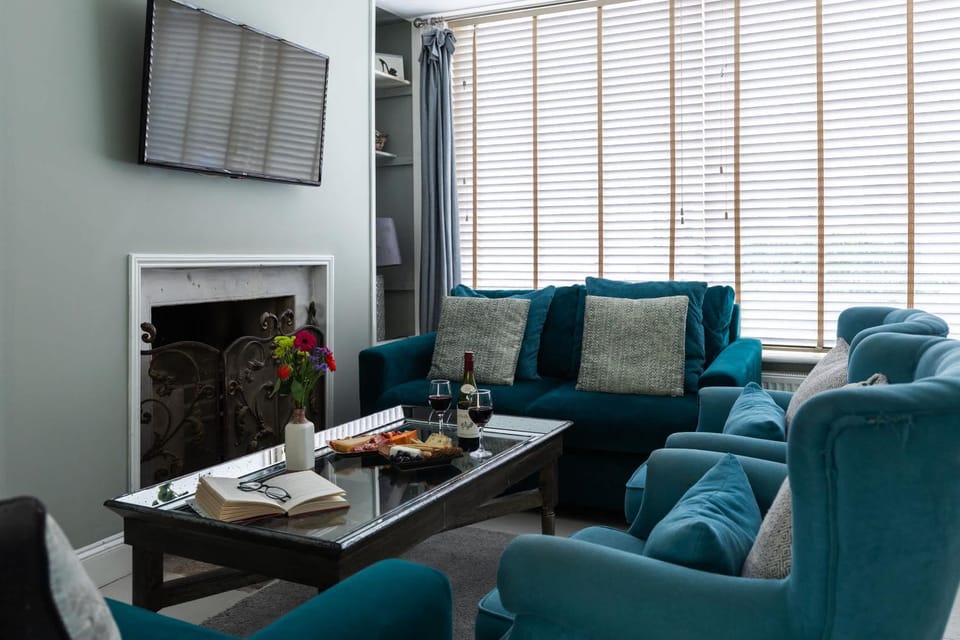 Stylish 4-Bedroom Townhouse in the Heart of Bath House in Bath