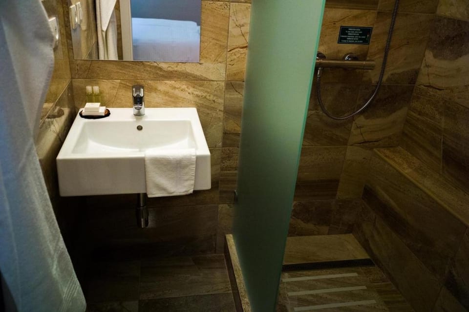 Shower, Bathroom, Decorative detail