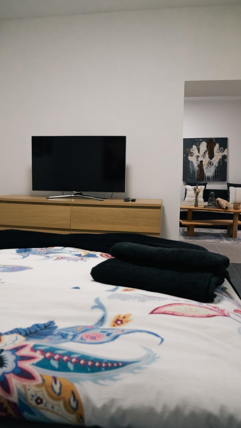Zentrale Citywohnung mit Küche & privatem Zugang Apartment in Saarbrücken