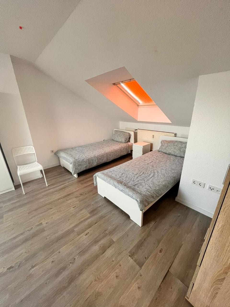 Bed, Living room, Photo of the whole room, Bedroom, internet